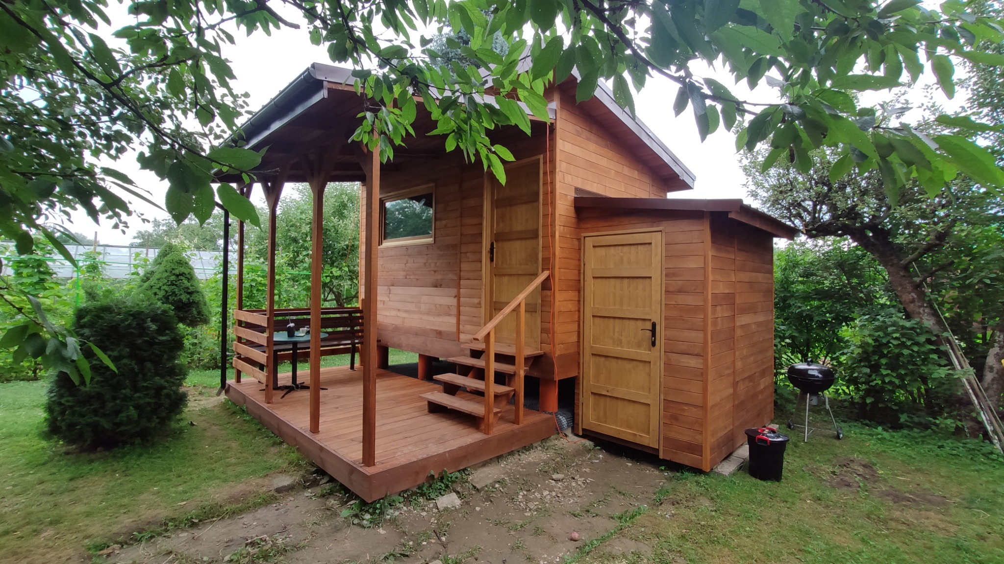 Domek drewniany z pomieszczeniem gospodarczym