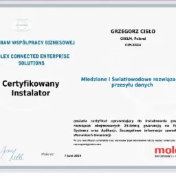 Skan certyfikatu firmy Molex dla certyfikowanego instalatora, Grzegorz Cisło z Chełma, ważny do 7 czerwca 2024, potwierdzający uprawnienia do instalowania rozwiązań miedzianych i światłowodowych.