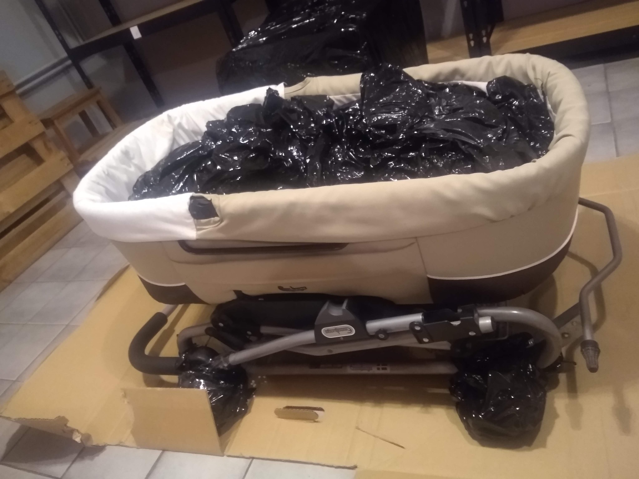 A Może wózek, samemu też niezbyt łatwo go zapakować aby dotarł cały do odbiorcy.