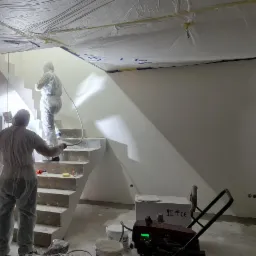 Proces malowania natryskowego.