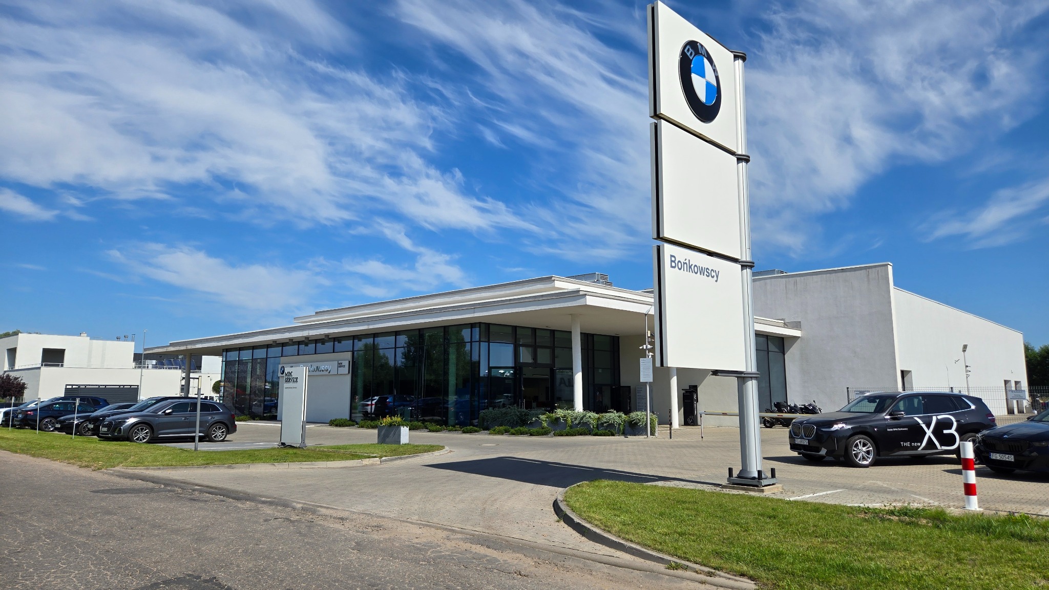 Fit-Out - Generalny remont Salonu samochodowego BMW Bońkowscy w Gorzowie Wielkopolskim.