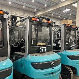 PGS jest oficjalnym dilerem marki Baoli w Polsce. Wózek marki Baoli należącej do grupy Kion w skład, której wchodzą m.in. Linde oraz Still . Konstrukcje Baoli opierają się na doświadczeniach oraz sprawdzonych rozwiązaniach tych niemieckich firm.