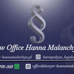Wizytówka Law Office Hanna Malanchyn z adresem strony internetowej, kontem na Instagramie, numerem telefonu i adresem e-mail, na ciemnoniebieskim tle z symbolem paragrafu.