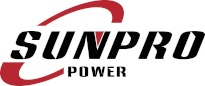 Logo firmy Sunpro Power z czarnym napisem i czerwonym akcentem w kształcie łuku nad napisem oraz słowem POWER pod napisem SUNPRO.