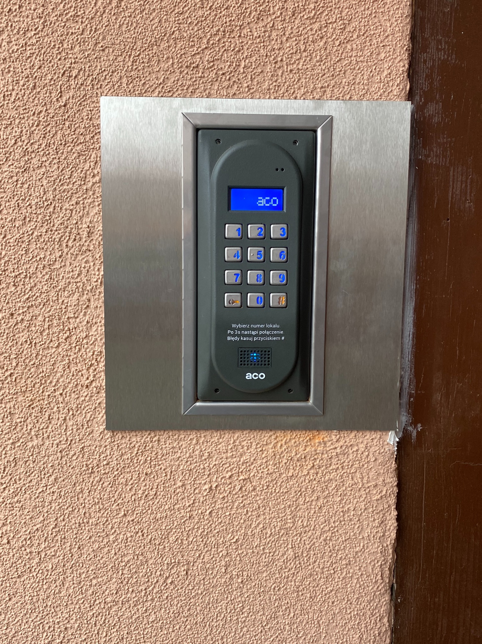 Wymiana domofonu z analogowego na cyfrowy w spółdzielni Mieszkaniowej w Miliczu.
