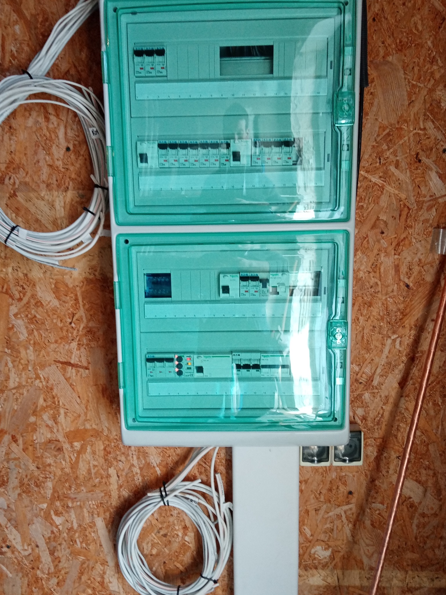 Rozdzielnica natynkowa, dom jednorodzinny.