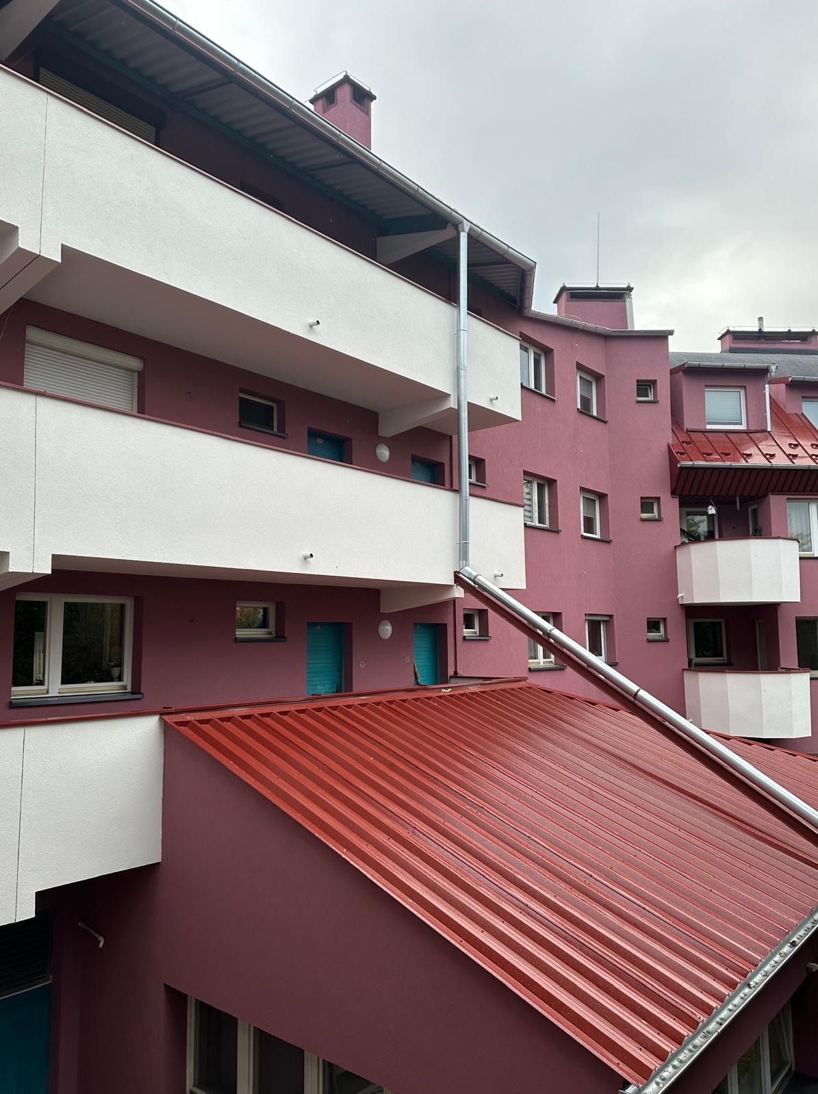 2025 Wrocław Gubińska, Remont 3100m2 elewacji oraz 800m2 dachu.