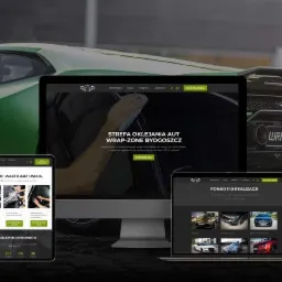 Prezentacja responsywnej strony internetowej na monitorze, laptopie i tablecie, z zielonym Lamborghini w tle, demonstrująca portfolio firmy Wrap-Zone Bydgoszcz specjalizującej się w oklejaniu aut.