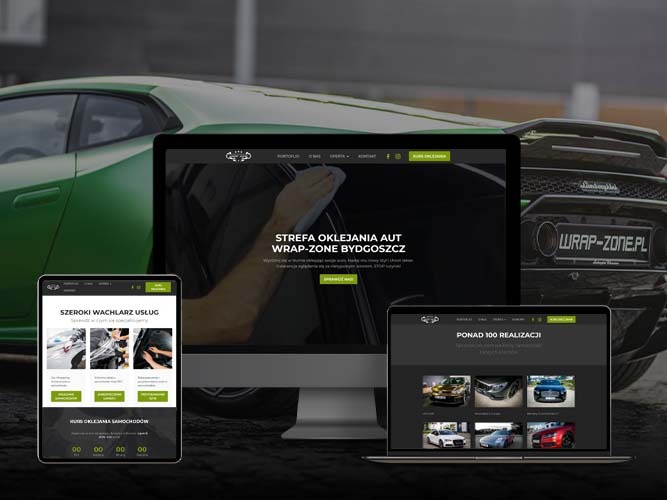 Prezentacja responsywnej strony internetowej na monitorze, laptopie i tablecie, z zielonym Lamborghini w tle, demonstrująca portfolio firmy Wrap-Zone Bydgoszcz specjalizującej się w oklejaniu aut.