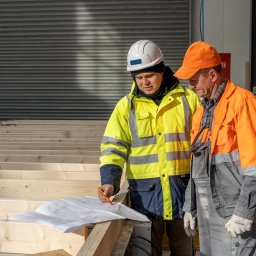 Izumrud Bud-Invest Sp. z o.o. - Nasi inżynierowie pracują w fabryce domów modułowych UNIHOUSE.