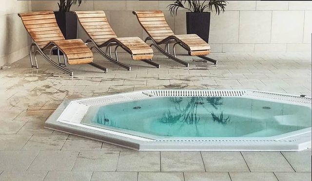 Budowa hotelu i restauracji kompleksu 'Victoria'.