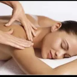 Zniewalający masaż relaksacyjny dla kobiet gorąco polecam . Dojazd na terenie miasta do klientki za darmo