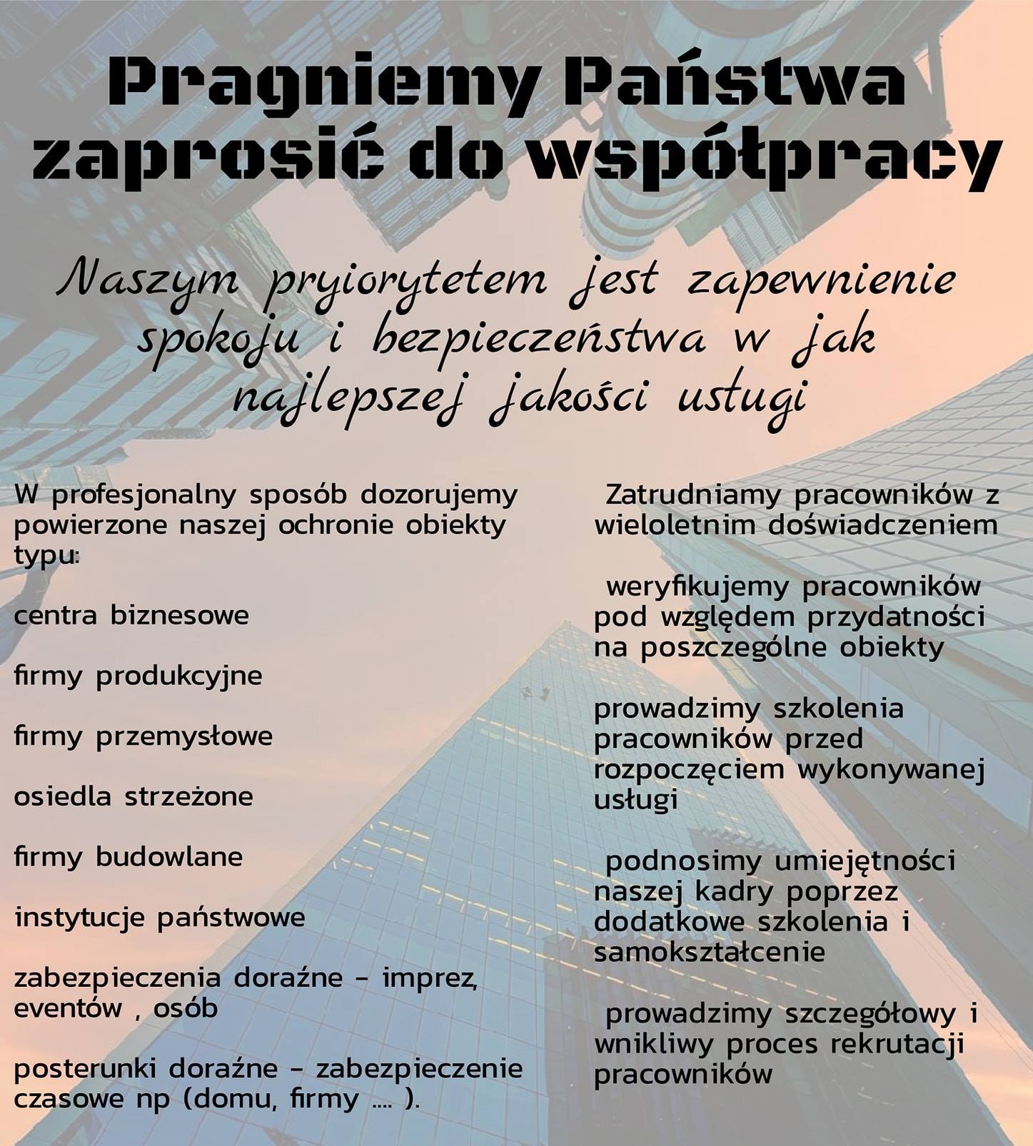 Tekst reklamowy firmy ochroniarskiej z hasłami o bezpieczeństwie i doświadczeniu pracowników, na tle abstrakcyjnego budynku.