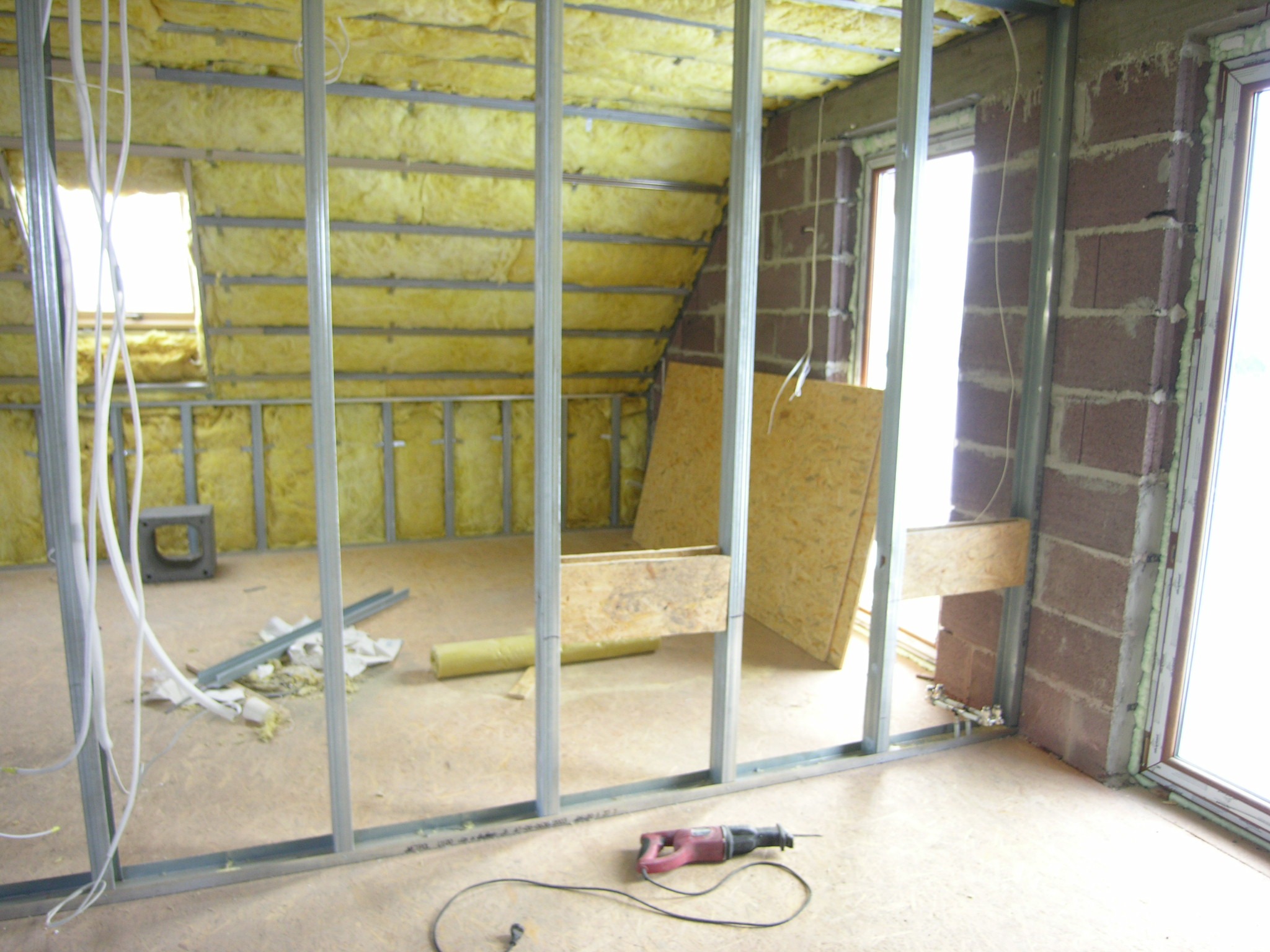 Pracę na poddaszu ocieplanie ścianki działowe elektryka