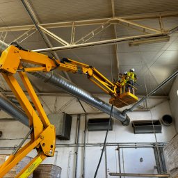 Odkurzanie elementów konstrukcji stalowej z trudnym dostępem z ziemi