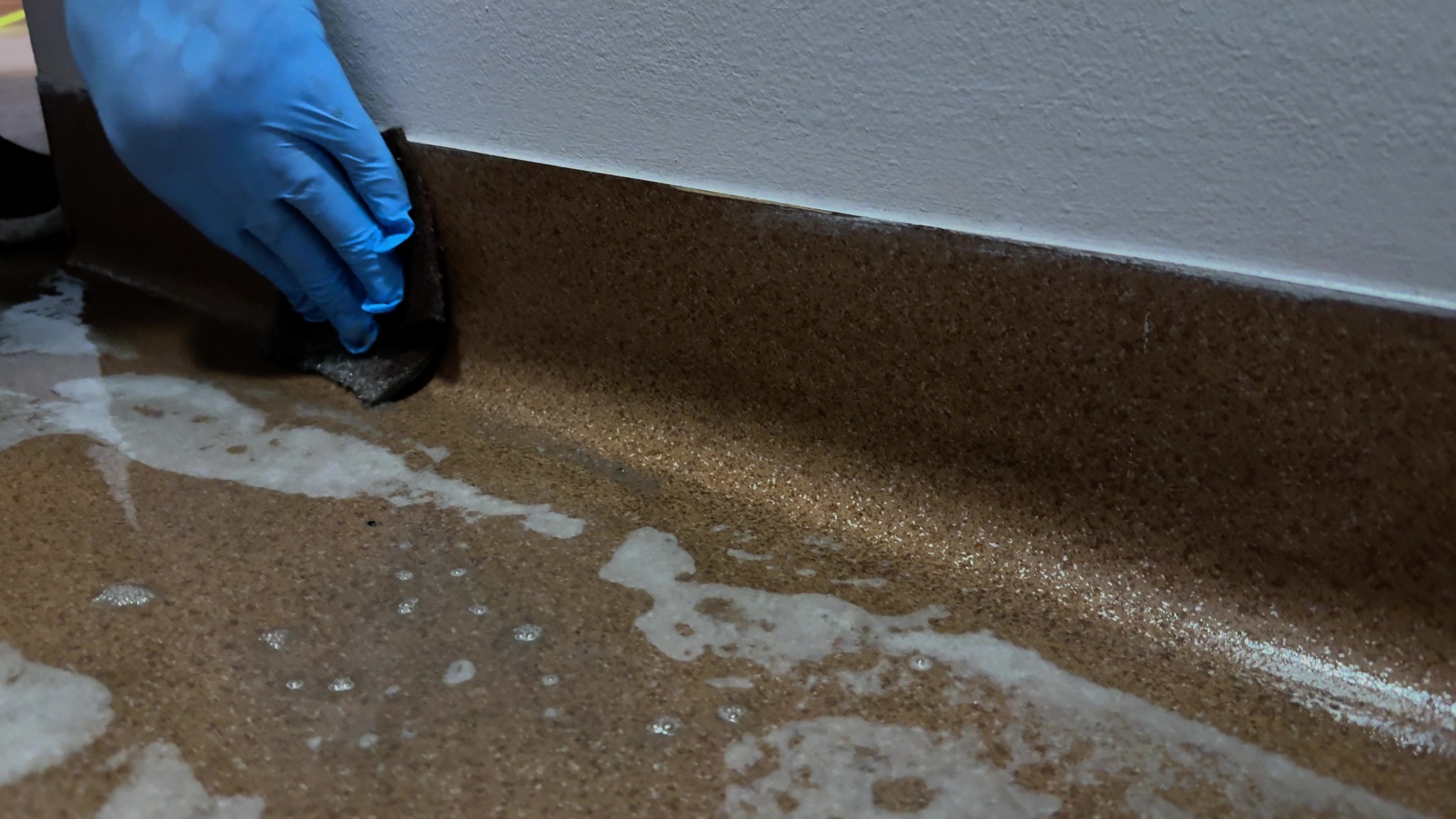 Doczyszczanie cokołu przed polimerowaniem