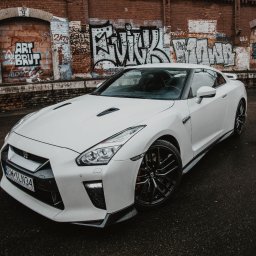 Kamila Sambor - Nissan GTR - sesja dla wypożyczalni samochodów sportowych.