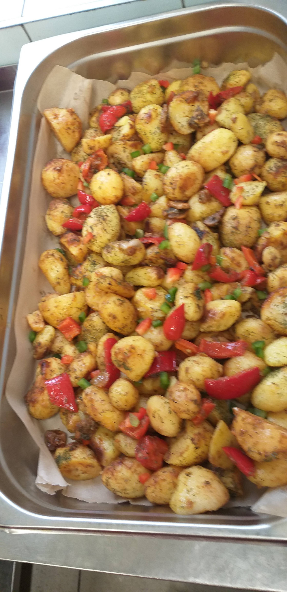 ziemniaki pieczone z warzywami