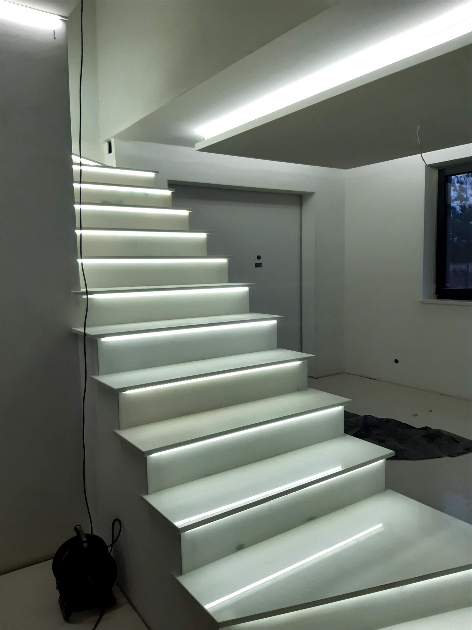 Wykonuje remonty pod klucz. Posiadam ponad 30letnie doświadczenie w tej branży. Gwarantuje solidność i uczciwość.