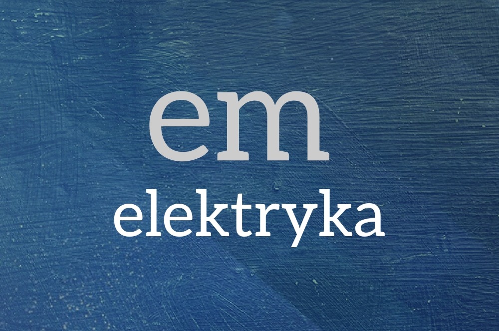 Niebieskie tło z napisem 'em' u góry i 'elektryka' poniżej, oba słowa w kolorze białym.