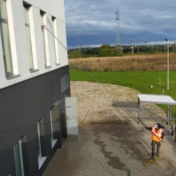 Mycie okien - metoda teleskopowa, woda demineralizowana