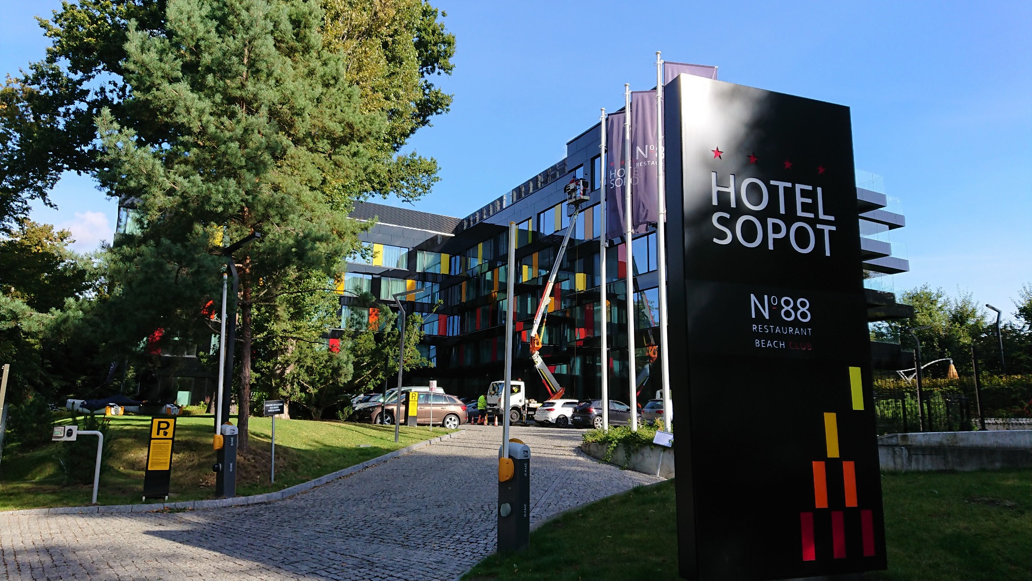 Mycie z podnośnika koszowego - szkło / panel.