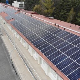Budynek szpitala Publicznego w Otwocku
Moc instalacji: 350 kWp
Model inwertera: KACO New Energy
Moduły PV: SUNPOWER P19-405-COM
Konstrukcja: Van der Valk
