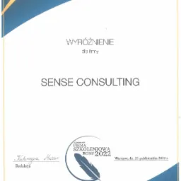 Dyplom z wyróżnieniem dla firmy Sense Consulting, nagroda 'Firma Szkoleniowa Roku 2022', podpisany przez redakcję, z datą Warszawa, 21 października 2022.