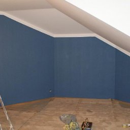 Malowanie ścian wewnętrznych oraz budowa sufitu w płycie gk