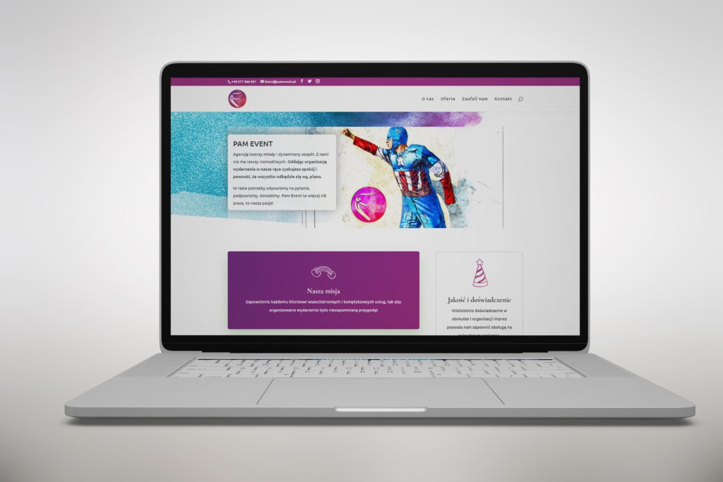 Laptop wyświetlający stronę internetową firmy eventowej pamevent.pl, z ilustracją superbohatera w stylistyce akwareli.