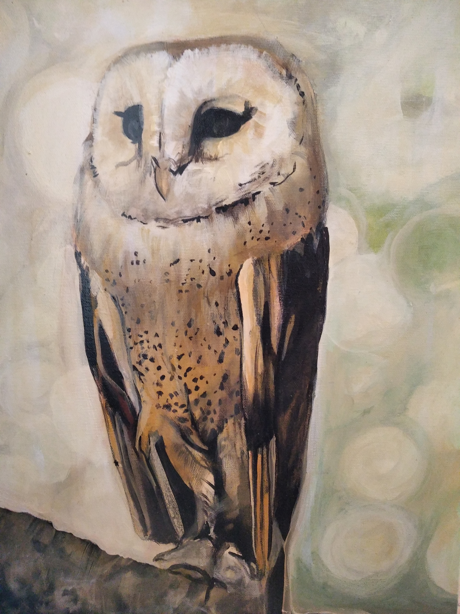 Akrylowy portret sowy na płótnie o wymiarach 40x50 cm, z zamalowanymi bokami i rozmytym tłem w odcieniach bieli i zieleni.