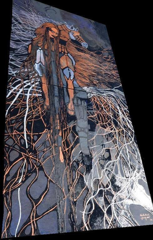 Abstrakcyjne malowidło przedstawiające kobietę z koniem w odcieniach szarości, brązu i bieli, z wyraźnymi pociągnięciami pędzla i elementami przypominającymi korzenie drzew.