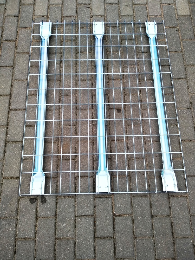 Półka siatkowa, wzmocniona tzw. omegami.