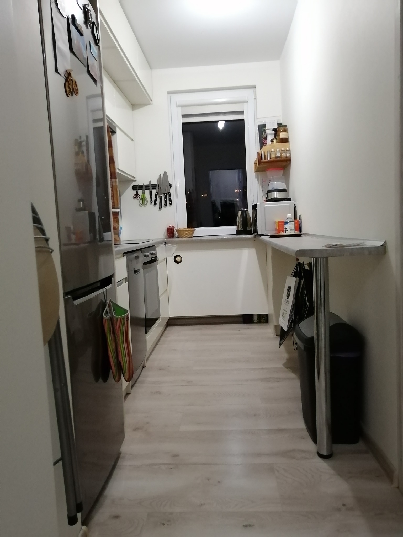 Zabudowa prawej części kuchni. Na zdjęciu widok przed zabudowaniem.