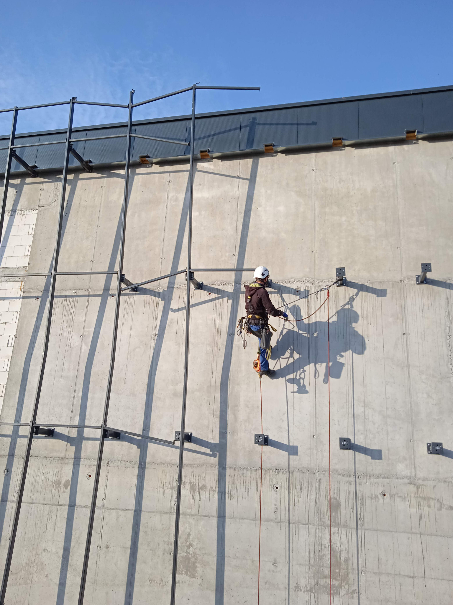 Budowa konstrukcji pod elewację wentylowaną