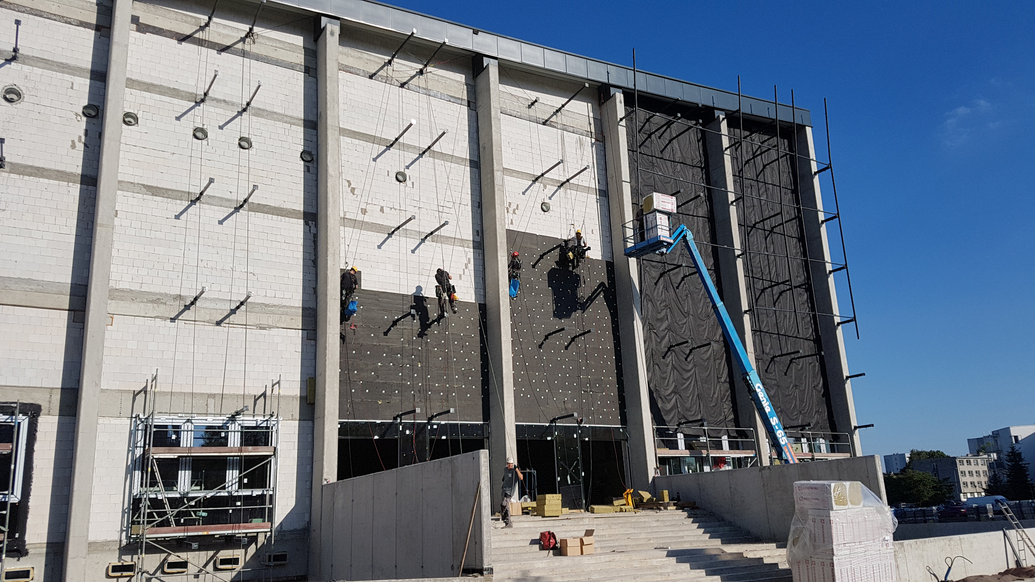 Montaż warstwy termoizolacyjnej