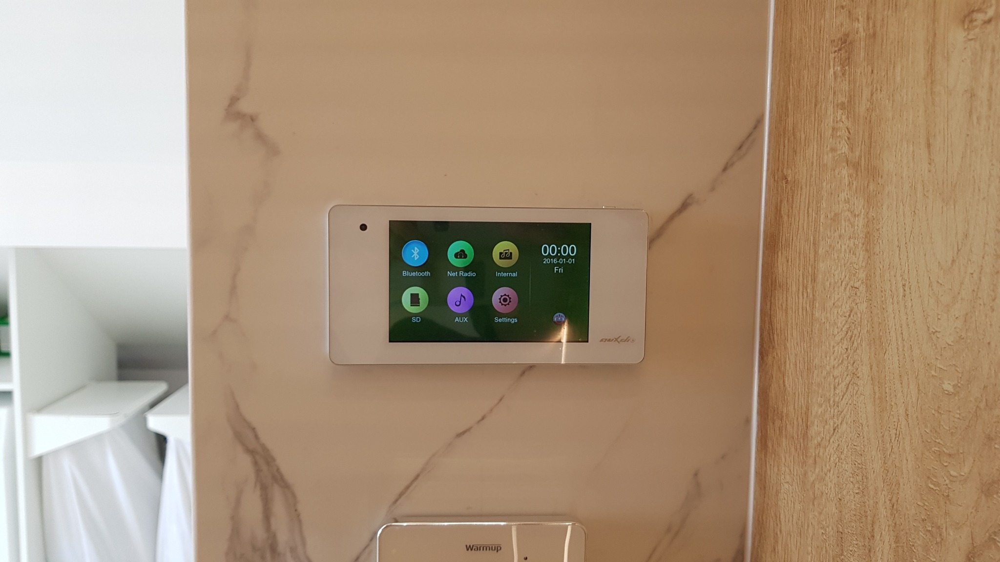 Odtwarzacz muzyczny w łazience. Dom polskiej gwiazdy muzycznej