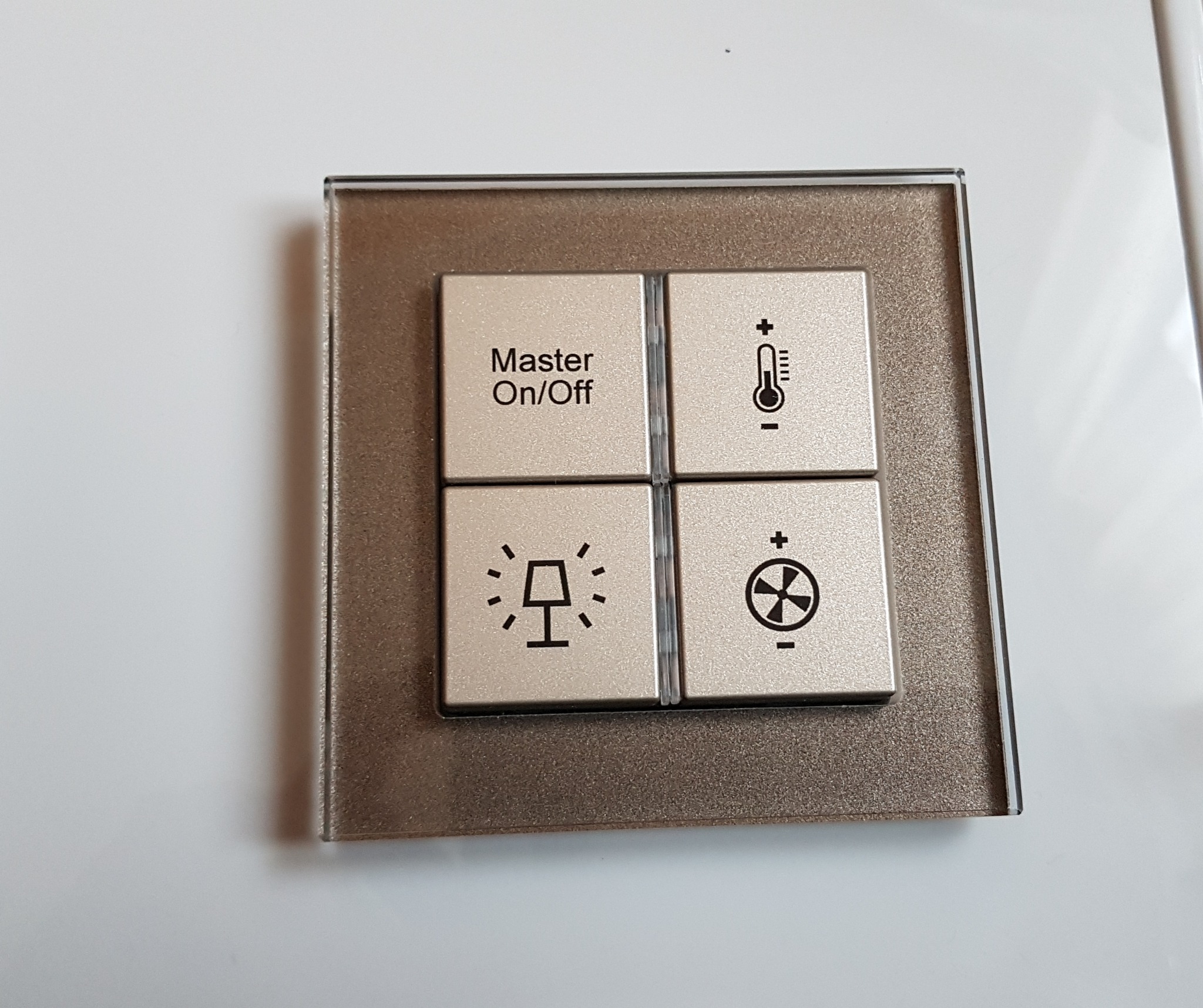 System automatyki domowej w wersji Premium oparty o KNX. Dom pod Wrocławiem