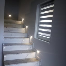 Wykonanie instalacji oraz montaż oświetlenia typu Skoff na klatce schodowej.