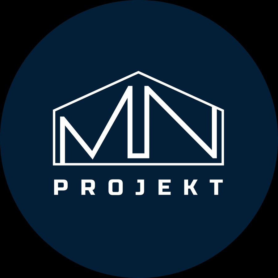Logo firmy projektowej MN Projekt, biały minimalistyczny znak graficzny w kształcie domu na granatowym tle koła.