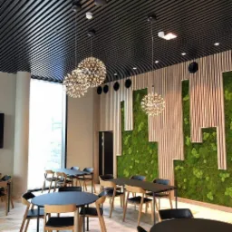 Ściana z paneli akustycznych