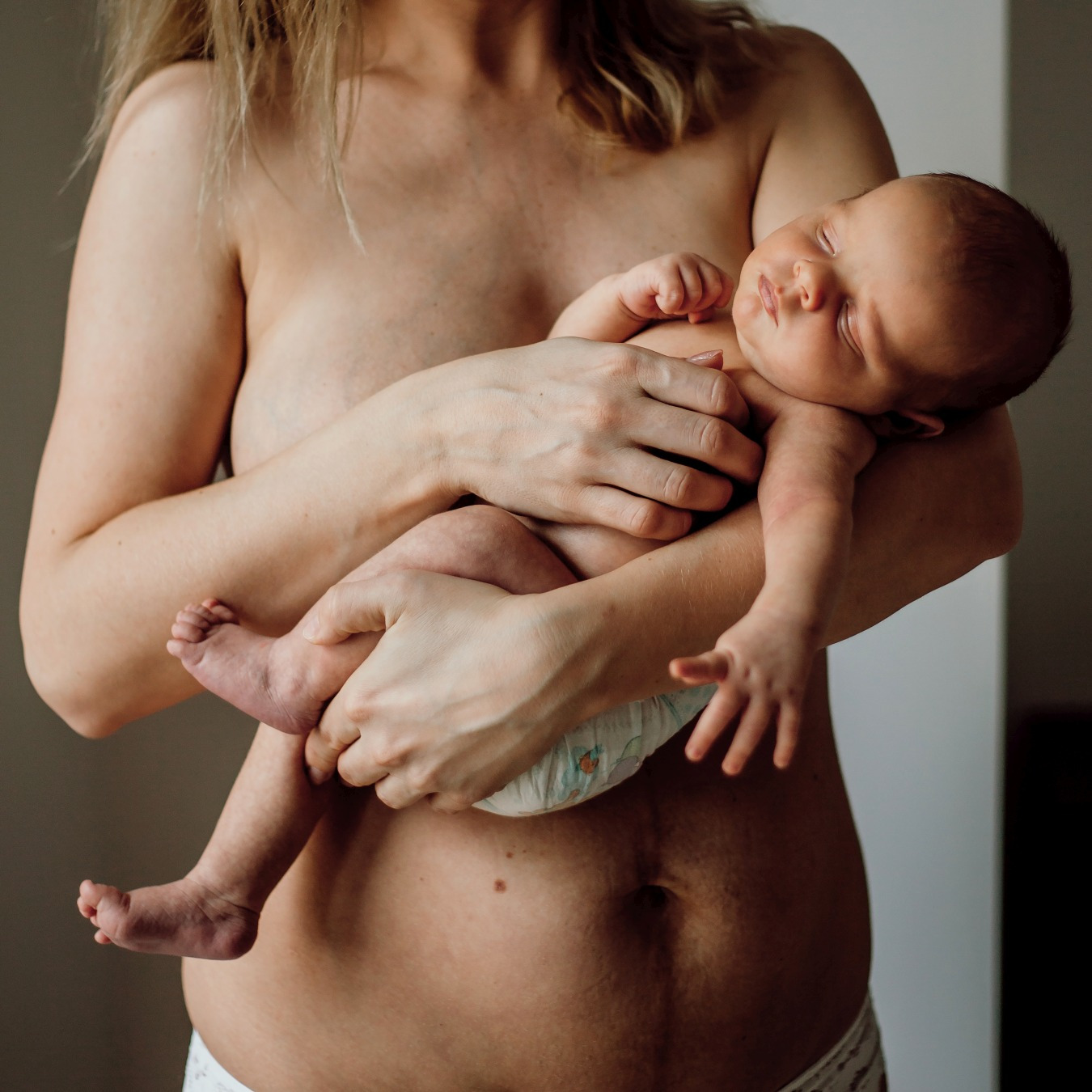 sesja noworodkowa, naturalne zdjęcia dziecięce w domu, Warszawa