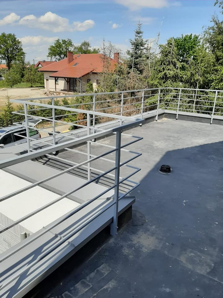 Balustrady zewnętrzne.