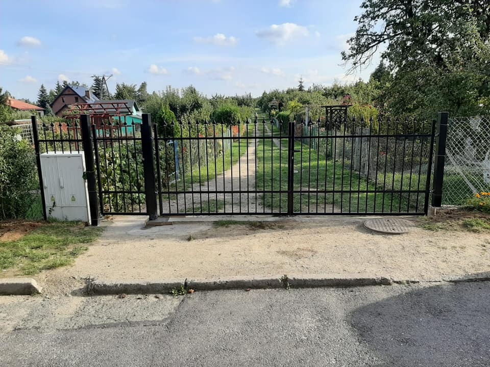 Brama + furtka.