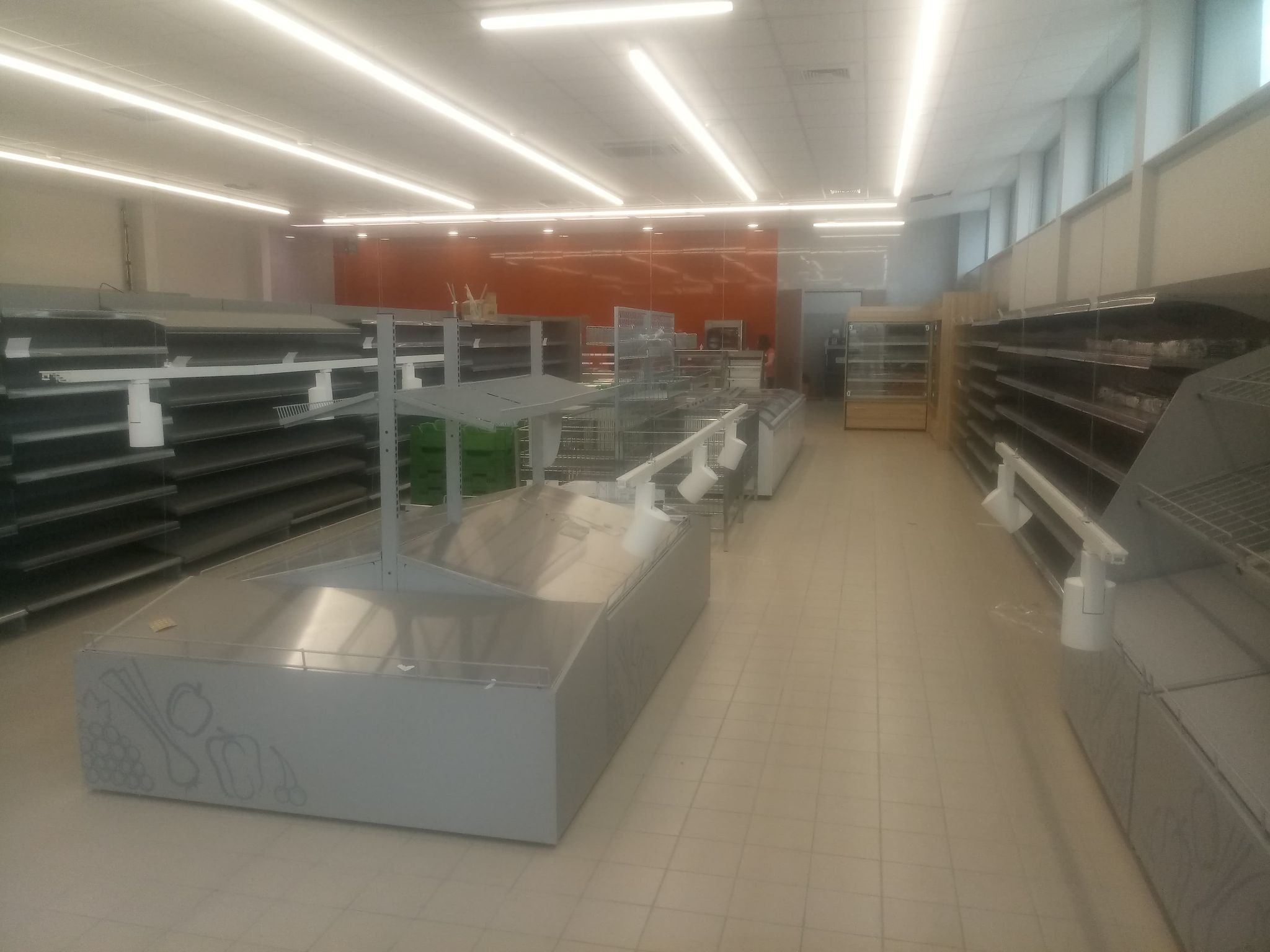 oświetlenie w sklepie