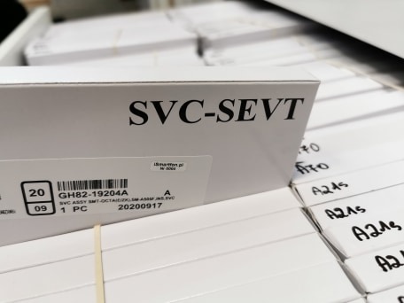 Oryginalne wyświetlacze do telefonów Samsung w naszym magazynie.