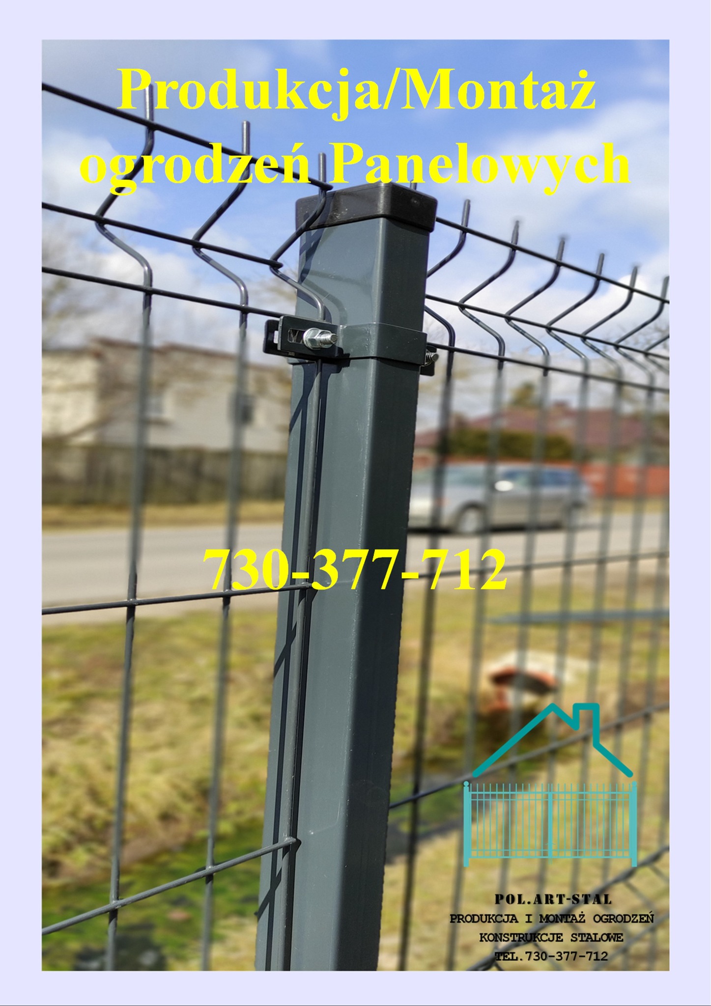 Szary słupek ogrodzeniowy z zamocowanym panelem na tle rozmytego krajobrazu miejskiego z widocznym samochodem i żółtym napisem kontaktowym.