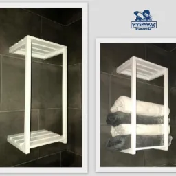 Dwa ujęcia białego, metalowego regału łazienkowego z Gniewowa. Na jednym ujęciu regał jest pusty, a na drugim znajdują się złożone ręczniki.