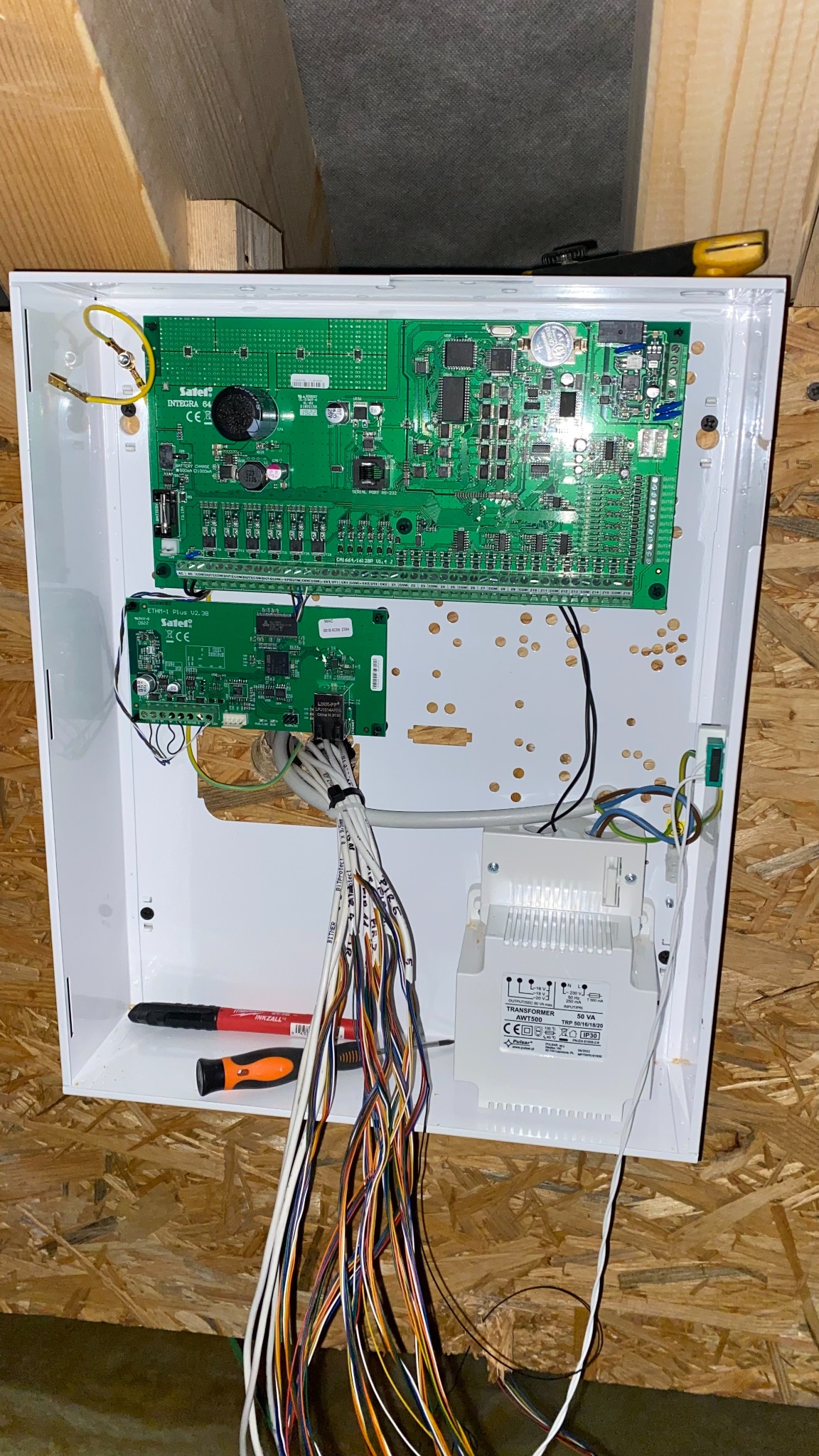 Przygotowanie do podłączenia centrali alarmowej