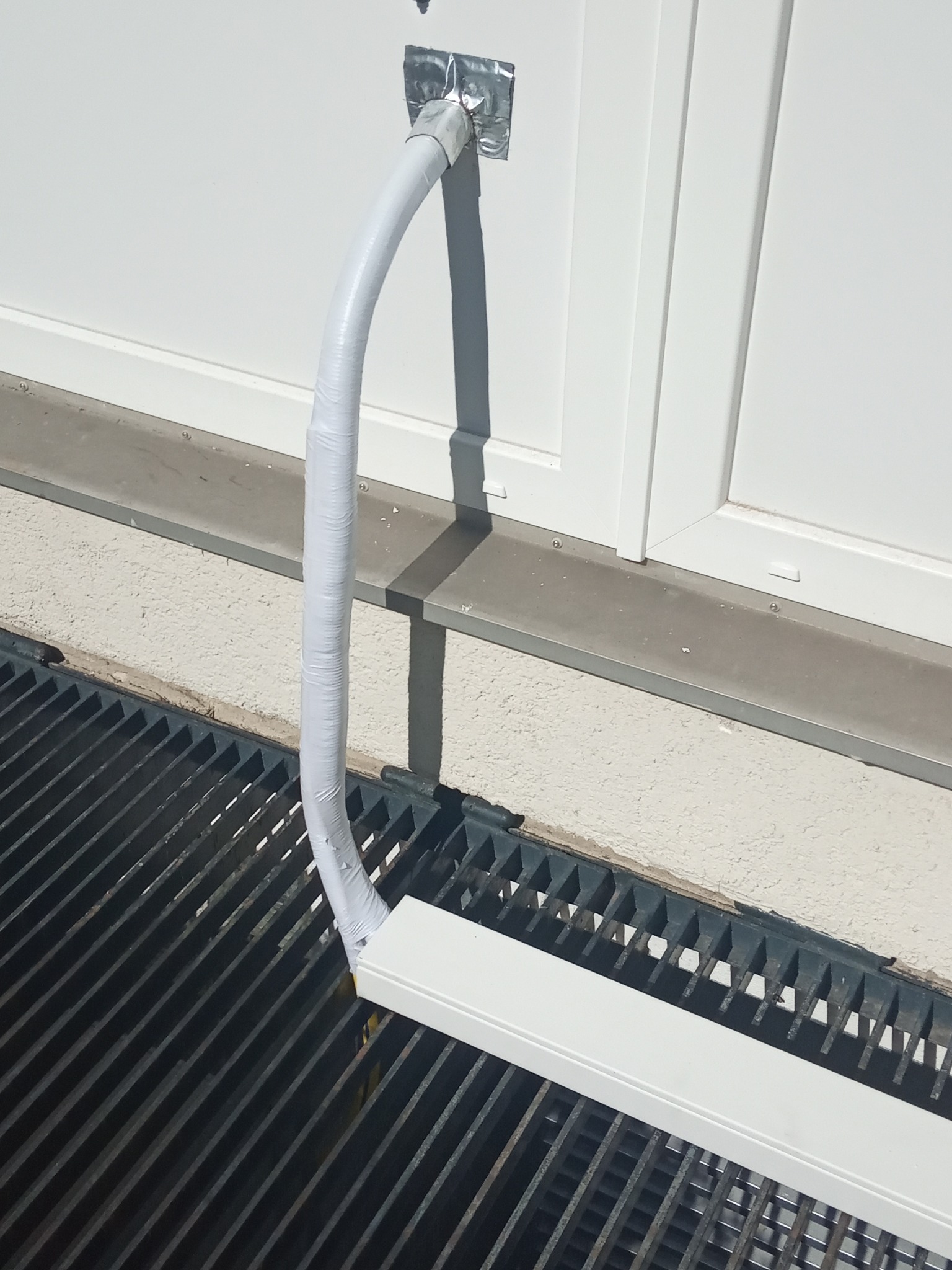 To samo poprowadzenie rur co wcześniej na zdjęciach opisywaliśmy pokazane z bliska.